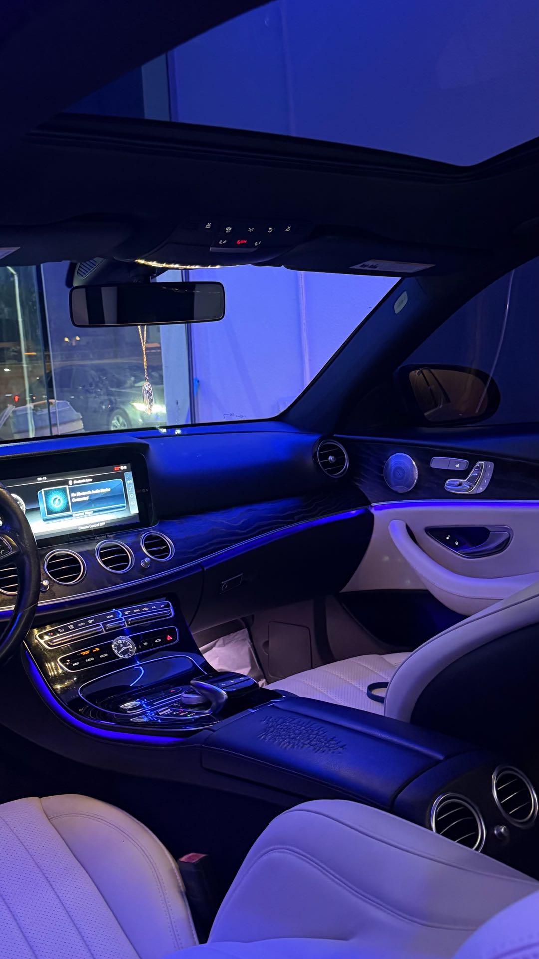 Car Image 2017 MERCEDES E Class 300