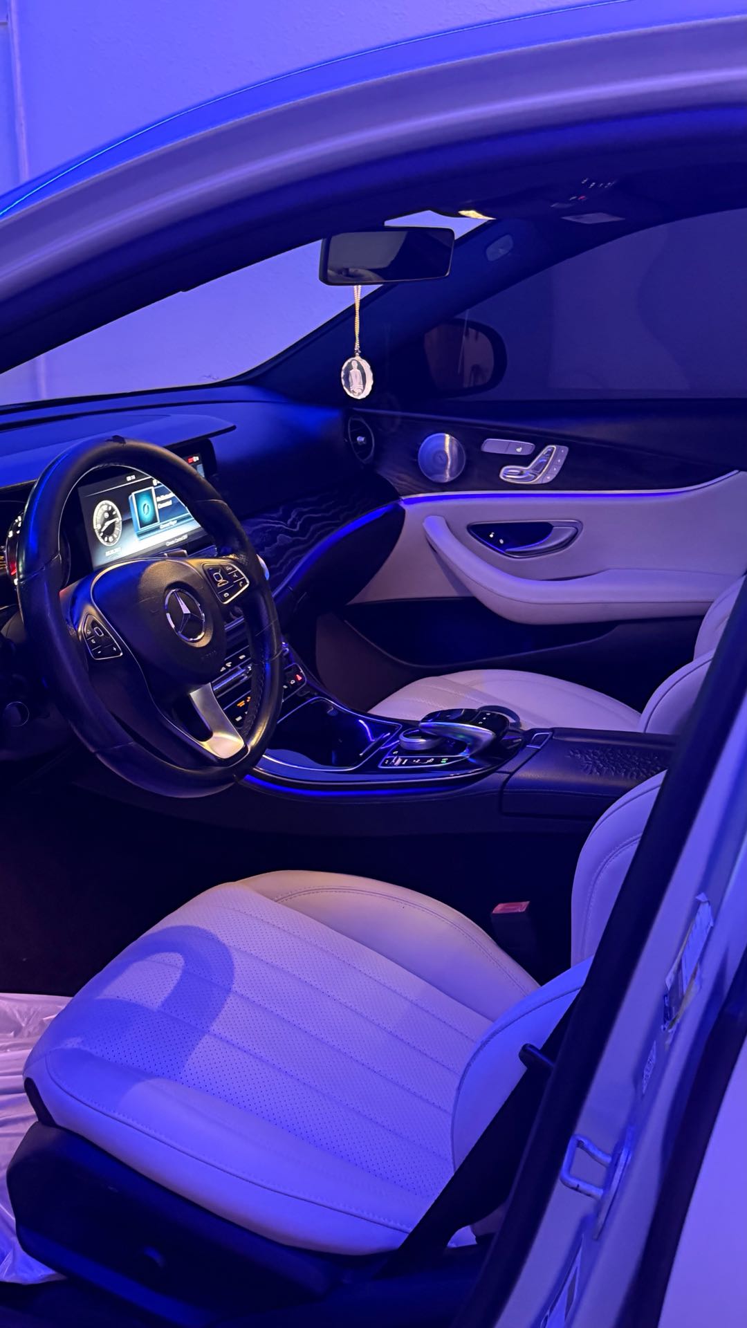 Car Image 2017 MERCEDES E Class 300