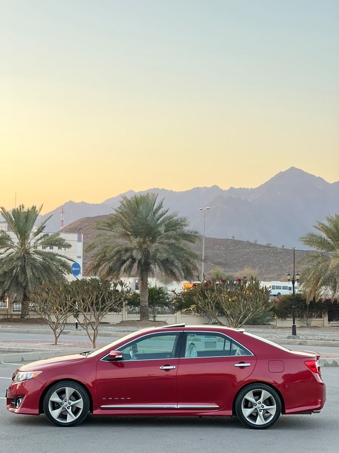 Car Image 2012 TOYOTA CAMRY SE