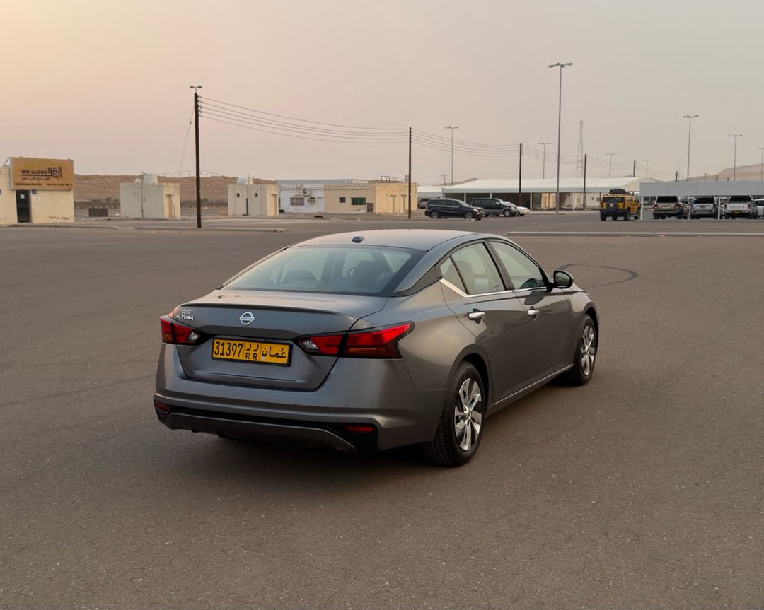 Car Image 2019 NISSAN ALTIMA S