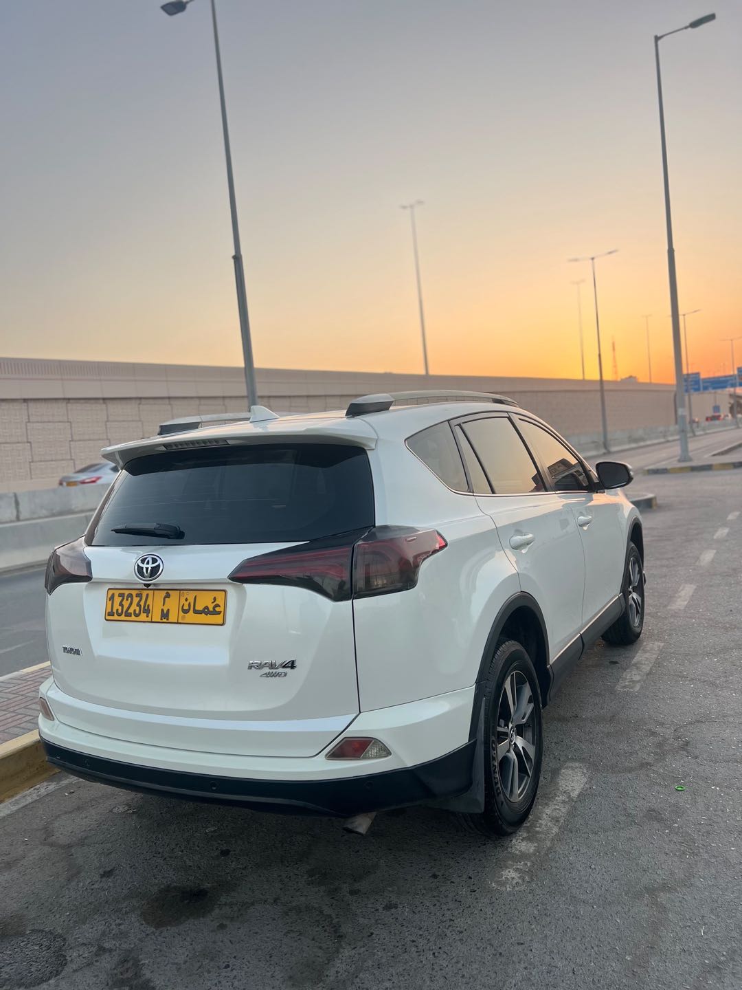 Car Image 2018 TOYOTA RAV4 Basic