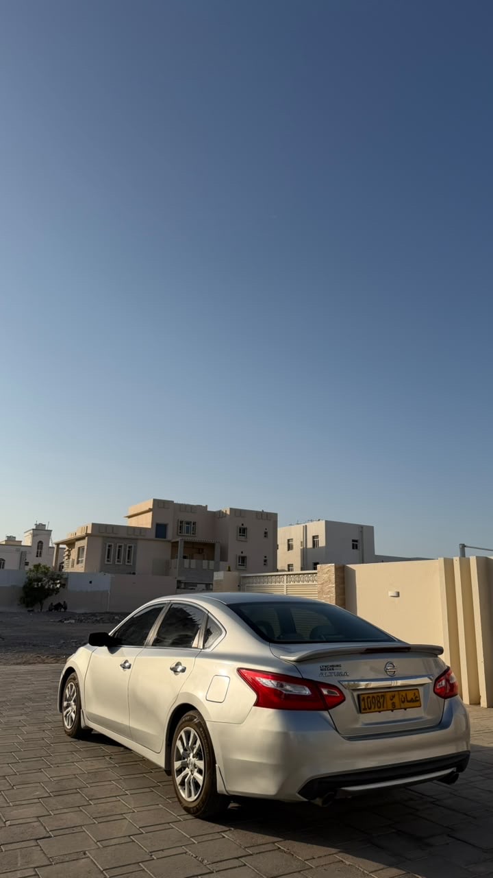 Car Image 2017 NISSAN ALTIMA SV