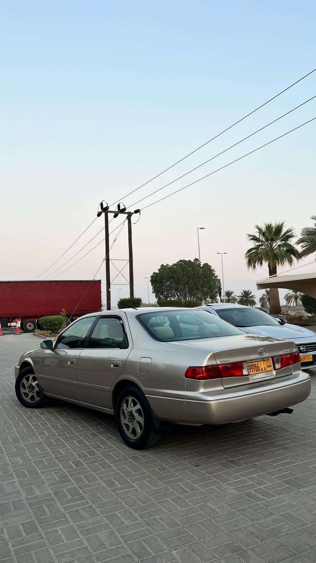Car Image 2000 TOYOTA CAMRY LE