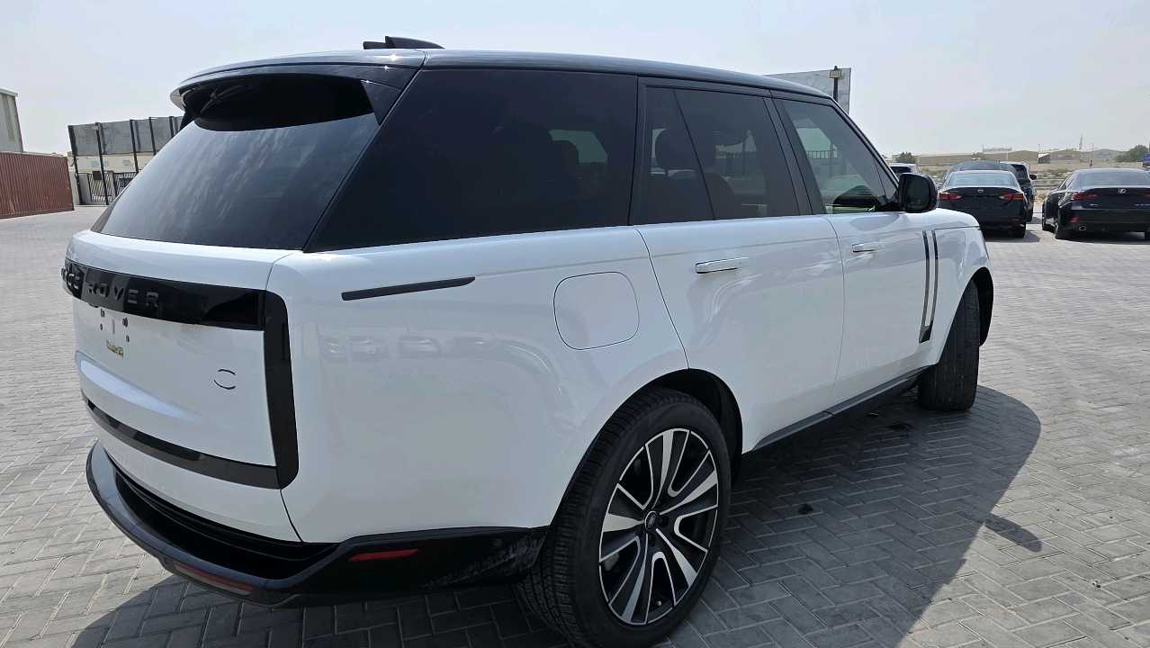 Car Image 2023 LAND ROVER VOGUE 