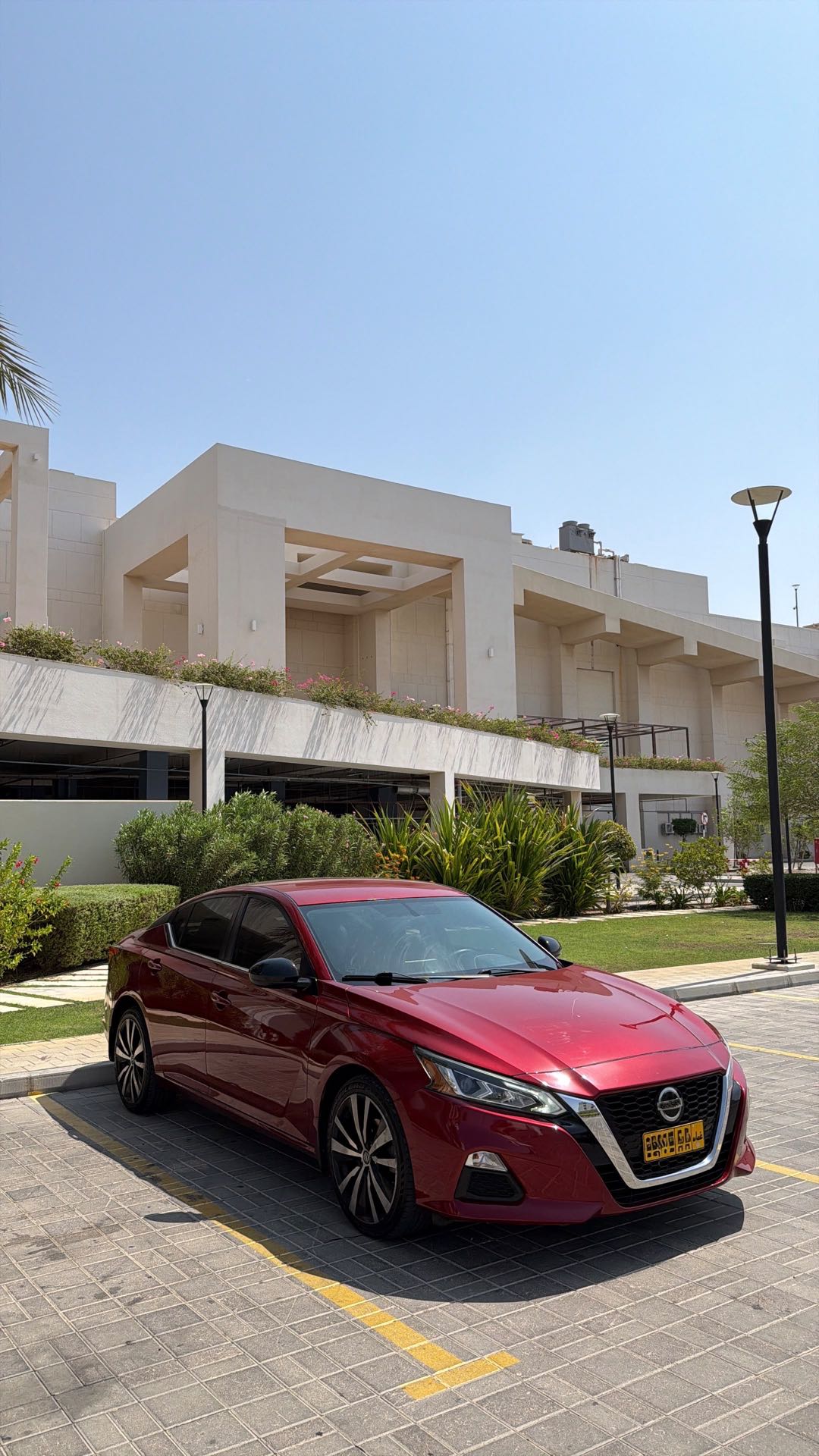 Car Image 2019 NISSAN ALTIMA SR