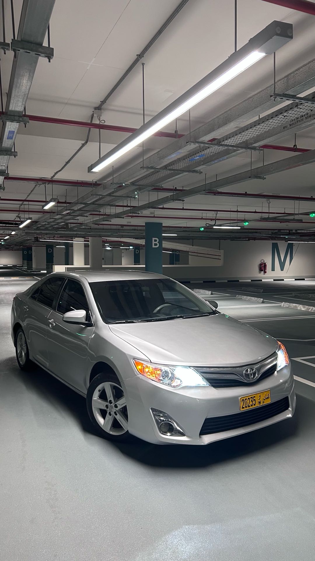 Car Image 2012 TOYOTA CAMRY LE