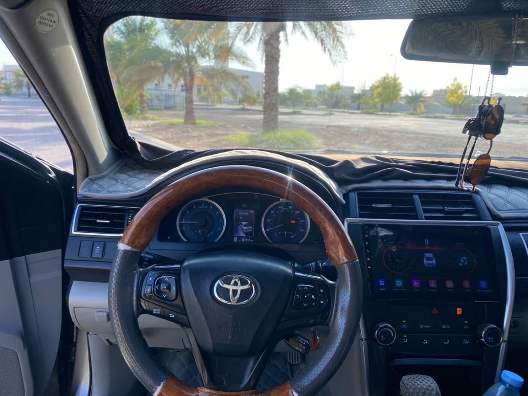 Car Image 2016 TOYOTA CAMRY LE