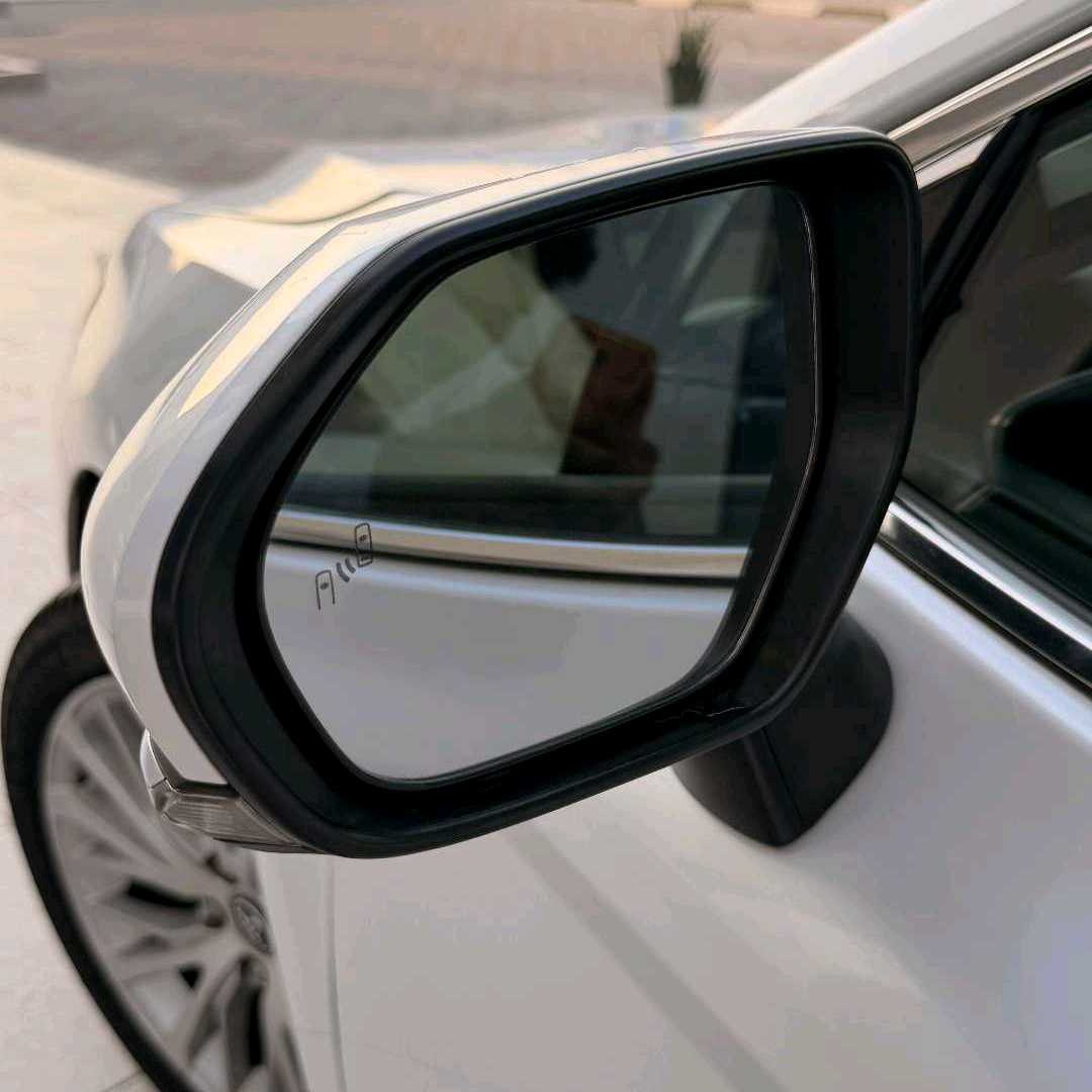 Car Image 2019 TOYOTA CAMRY XLE