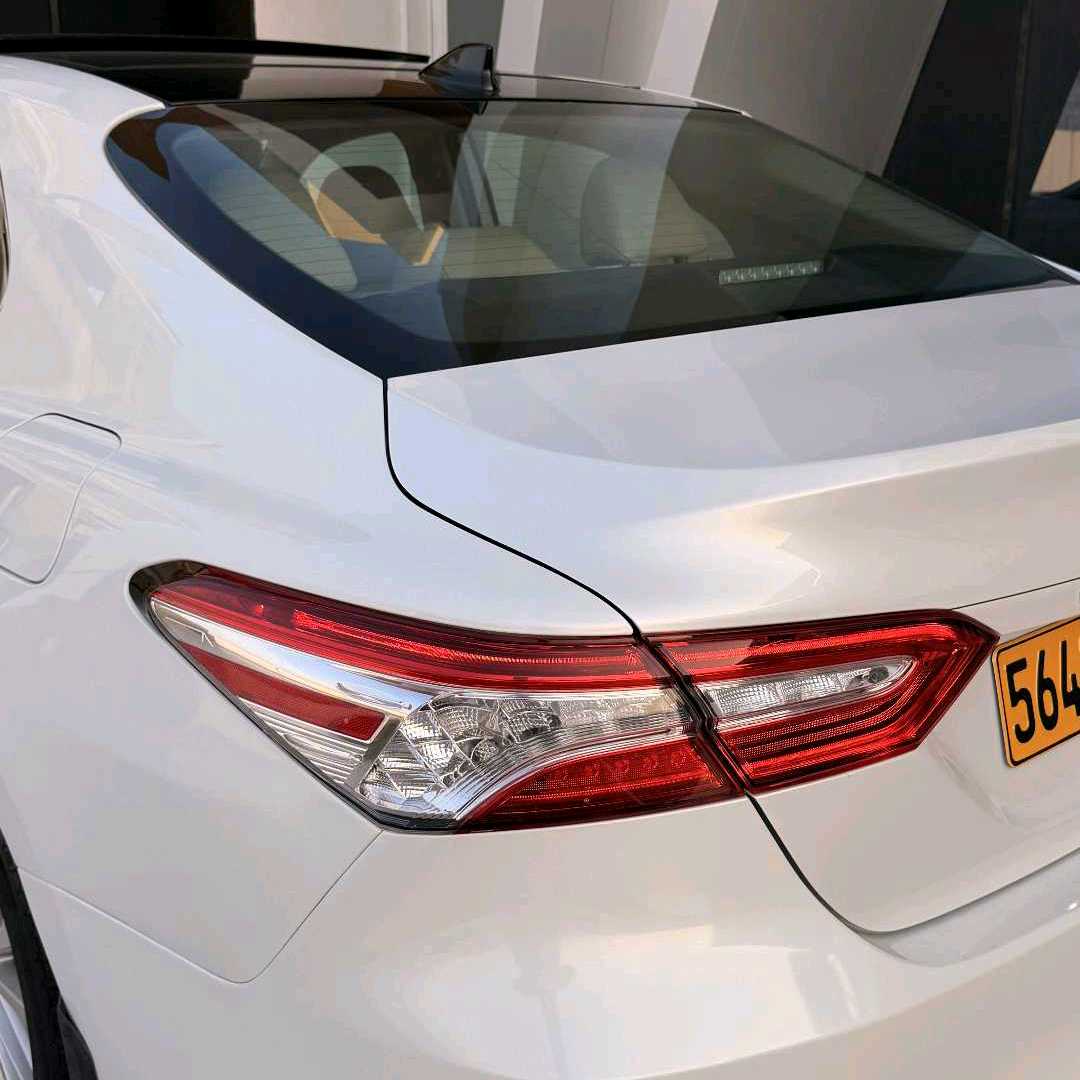 Car Image 2019 TOYOTA CAMRY XLE