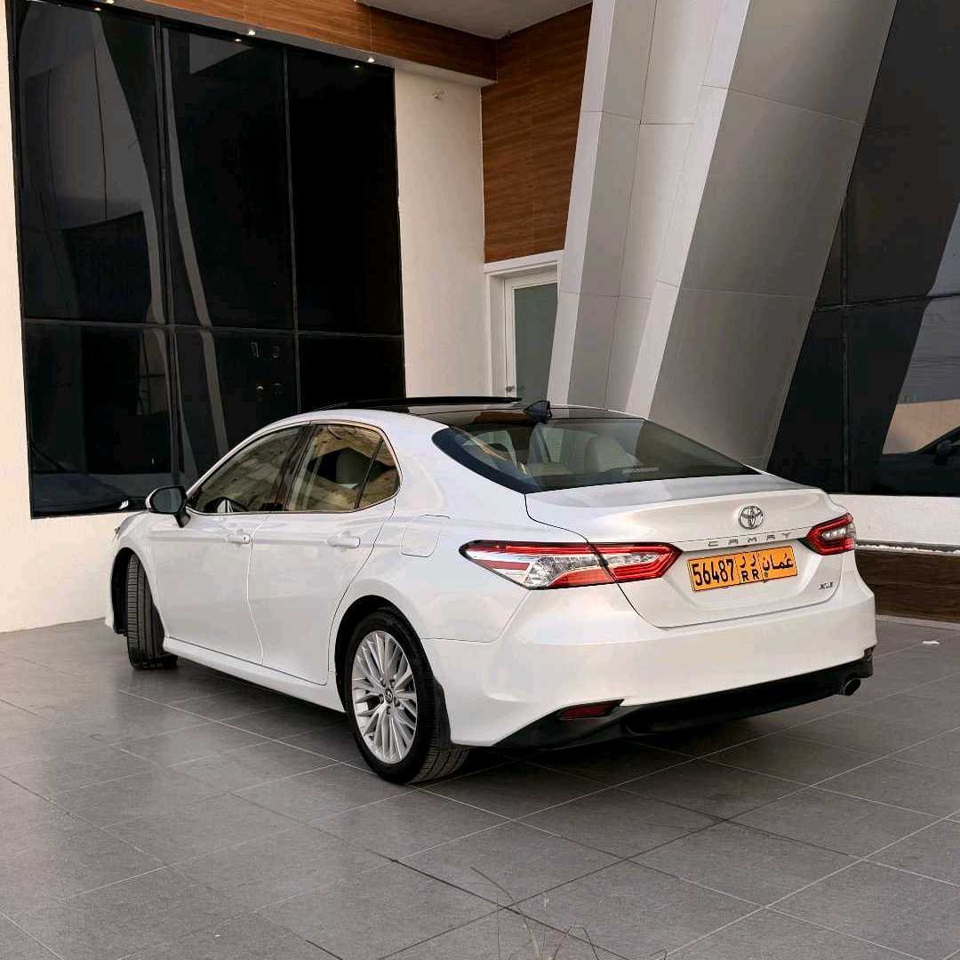 Car Image 2019 TOYOTA CAMRY XLE