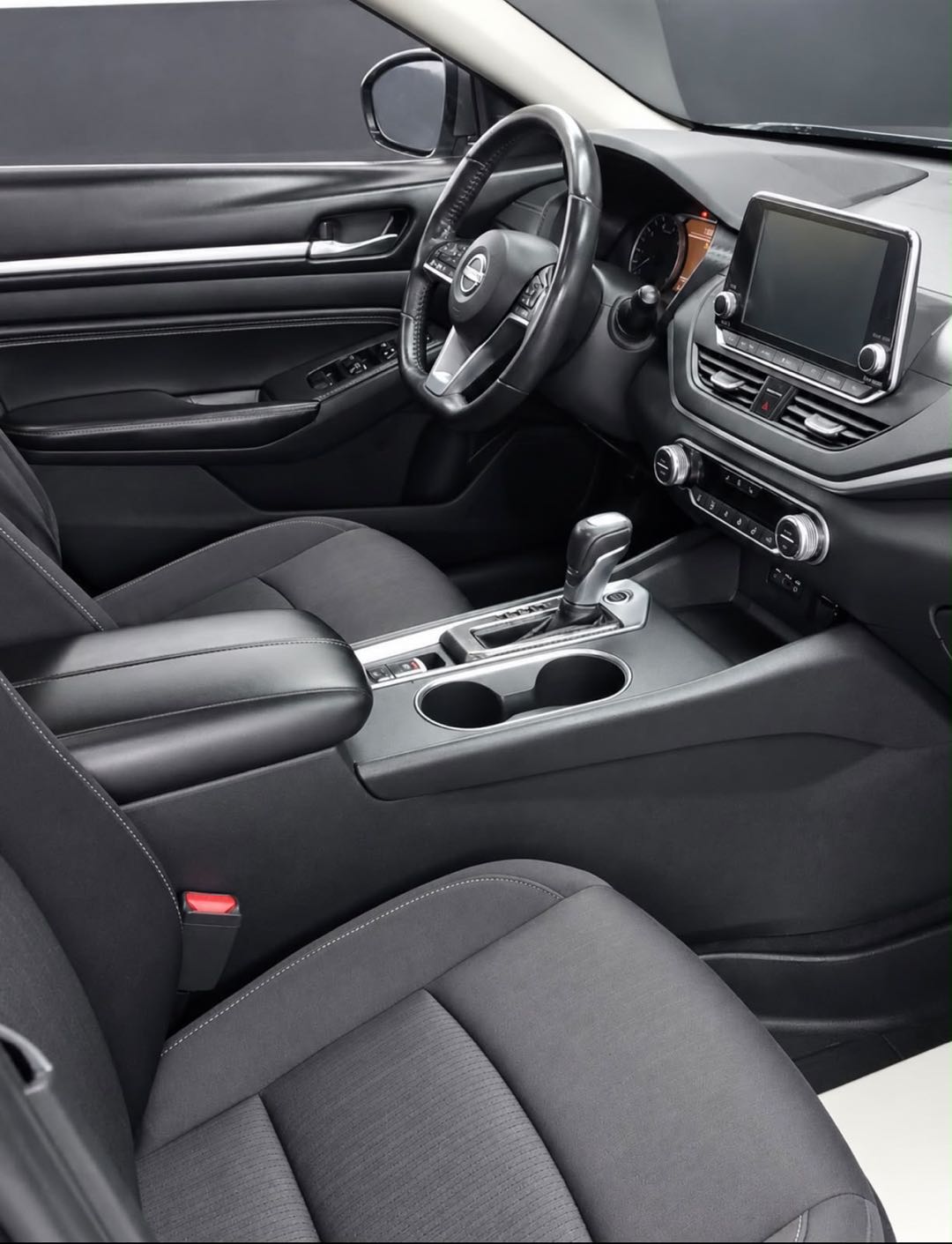 Car Image 2019 NISSAN ALTIMA SV