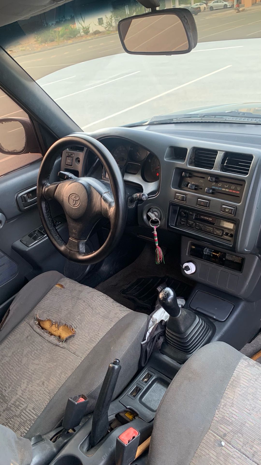Car Image 1998 TOYOTA RAV4 