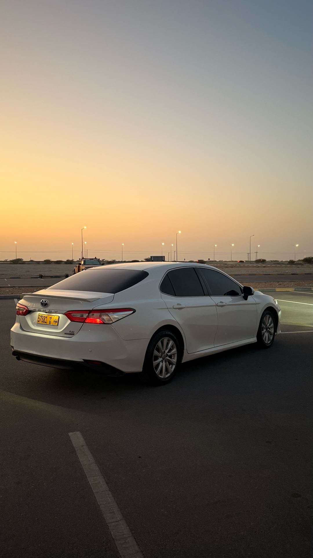 Car Image 2019 TOYOTA CAMRY LE