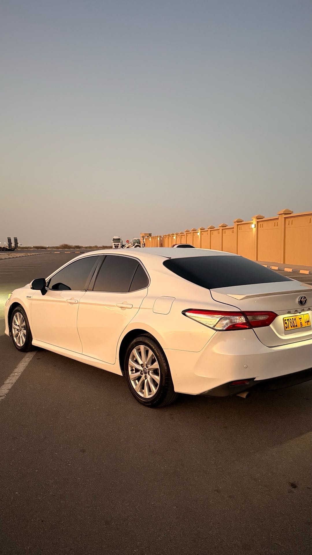 Car Image 2019 TOYOTA CAMRY LE