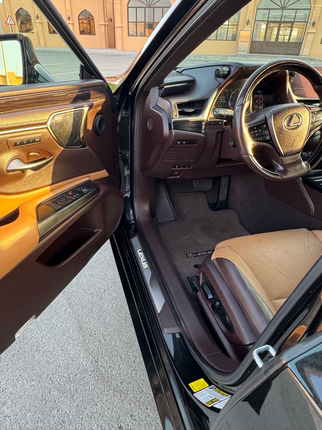 Car Image 2019 LEXUS ES Ultra Luxury