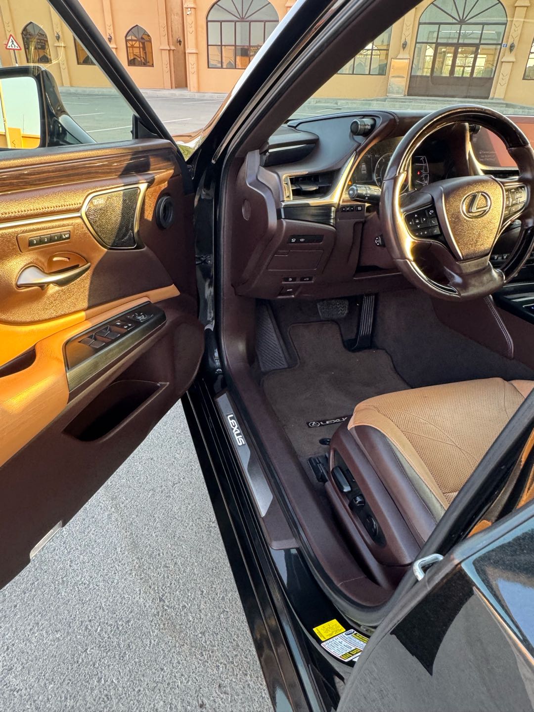 Car Image 2019 LEXUS ES Ultra Luxury