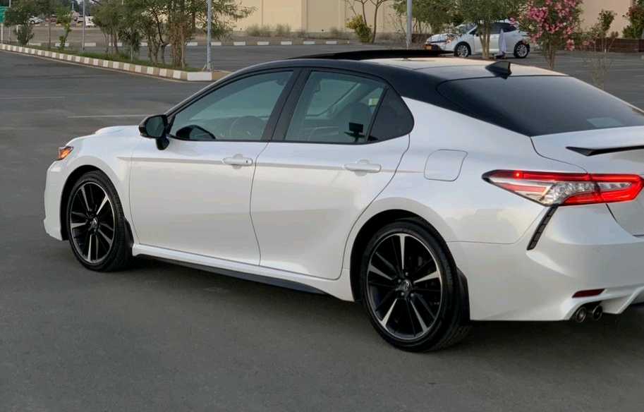 Car Image 2018 TOYOTA CAMRY XSE