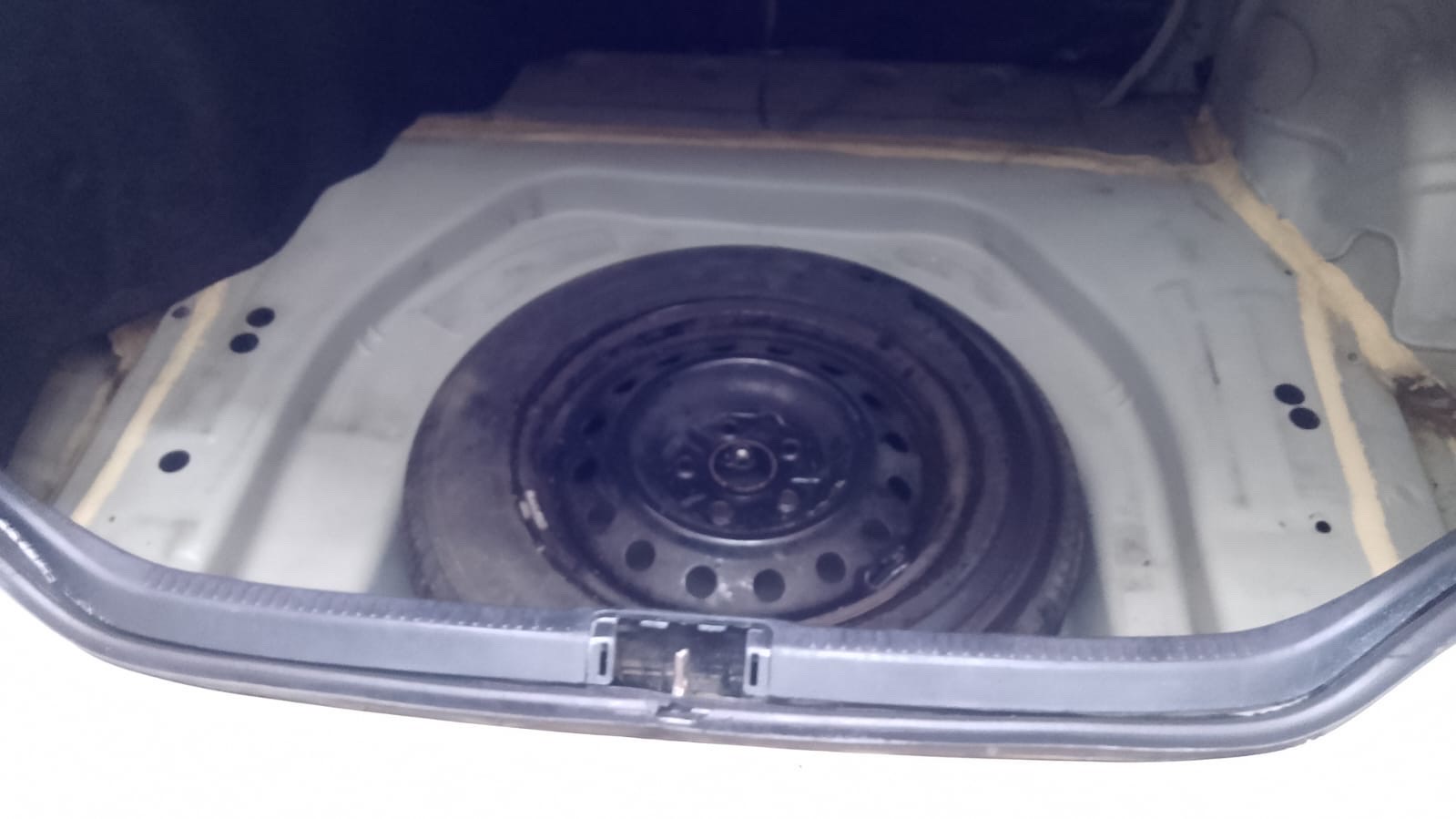 Car Image 2015 TOYOTA CAMRY GL