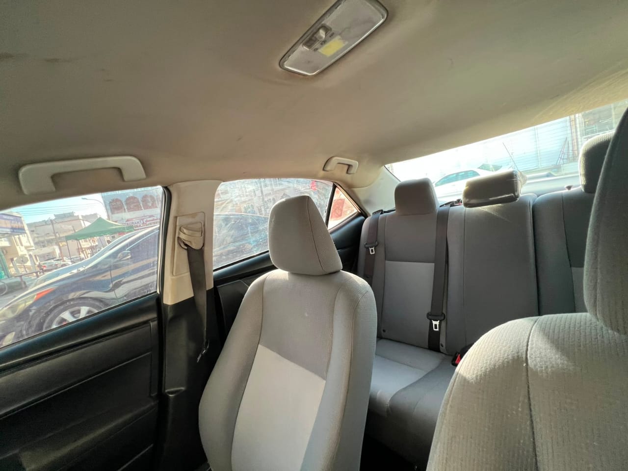 Car Image 2017 TOYOTA COROLLA SE