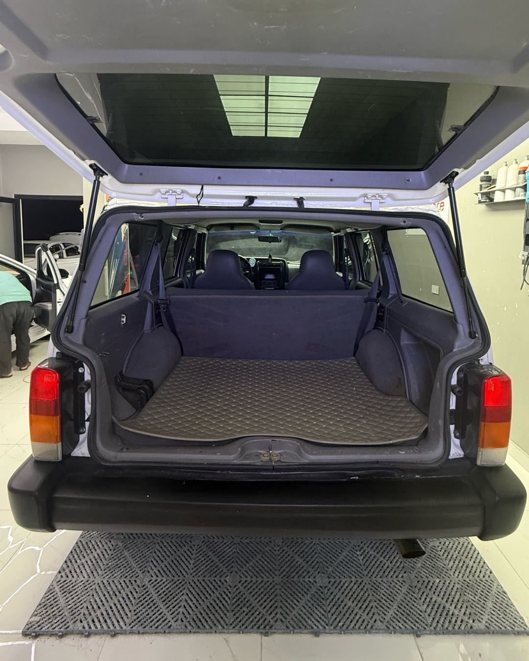 Car Image 1998 JEEP CHEROKEE 