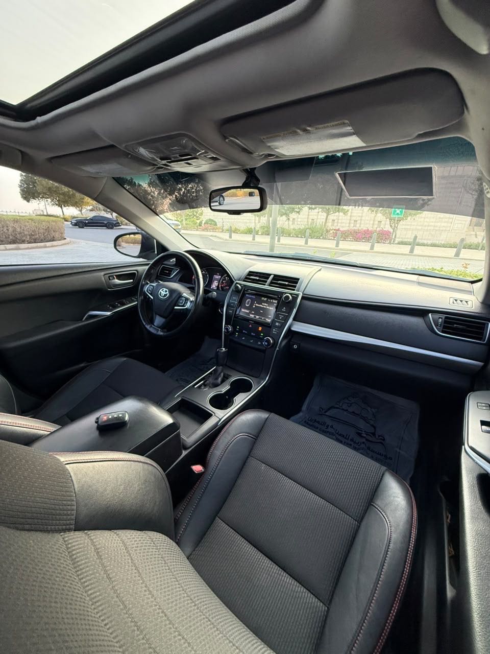Car Image 2016 TOYOTA CAMRY SE