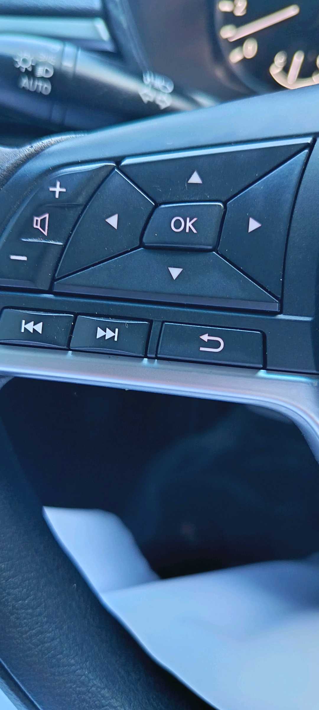 Car Image 2019 NISSAN ALTIMA S