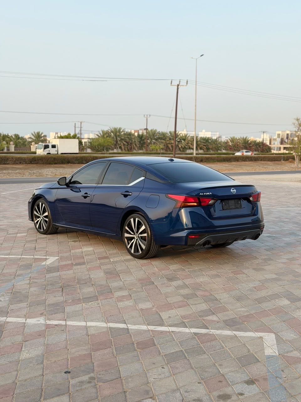 Car Image 2020 NISSAN ALTIMA SR