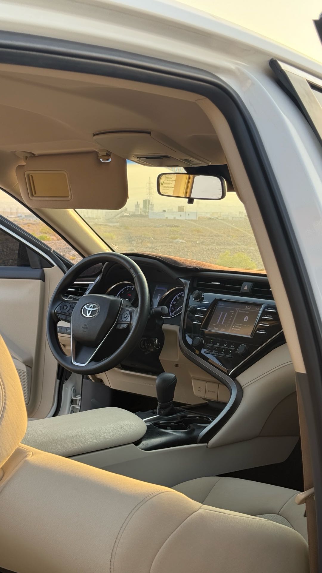 Car Image 2018 TOYOTA CAMRY LE
