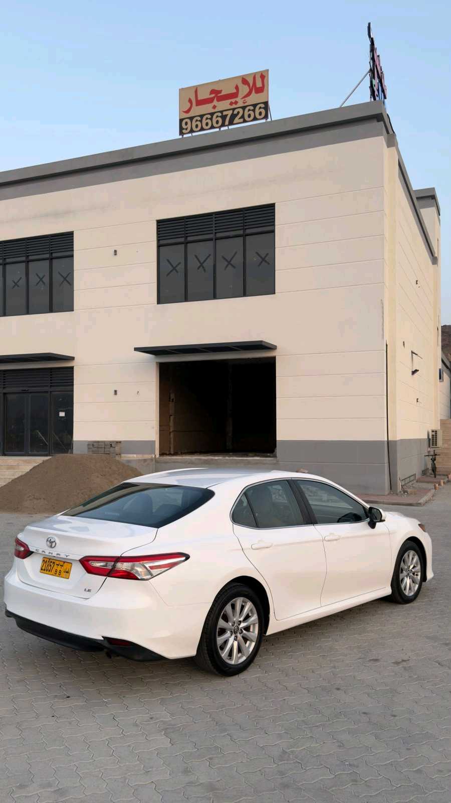 Car Image 2018 TOYOTA CAMRY LE