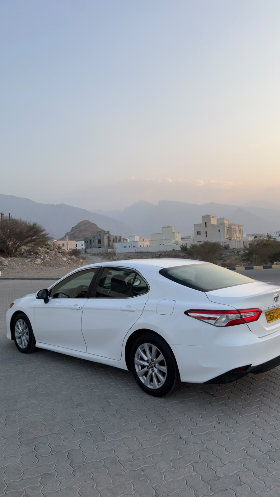 Car Image 2018 TOYOTA CAMRY LE