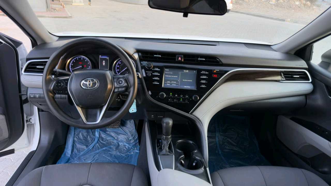 Car Image 2018 TOYOTA CAMRY LE