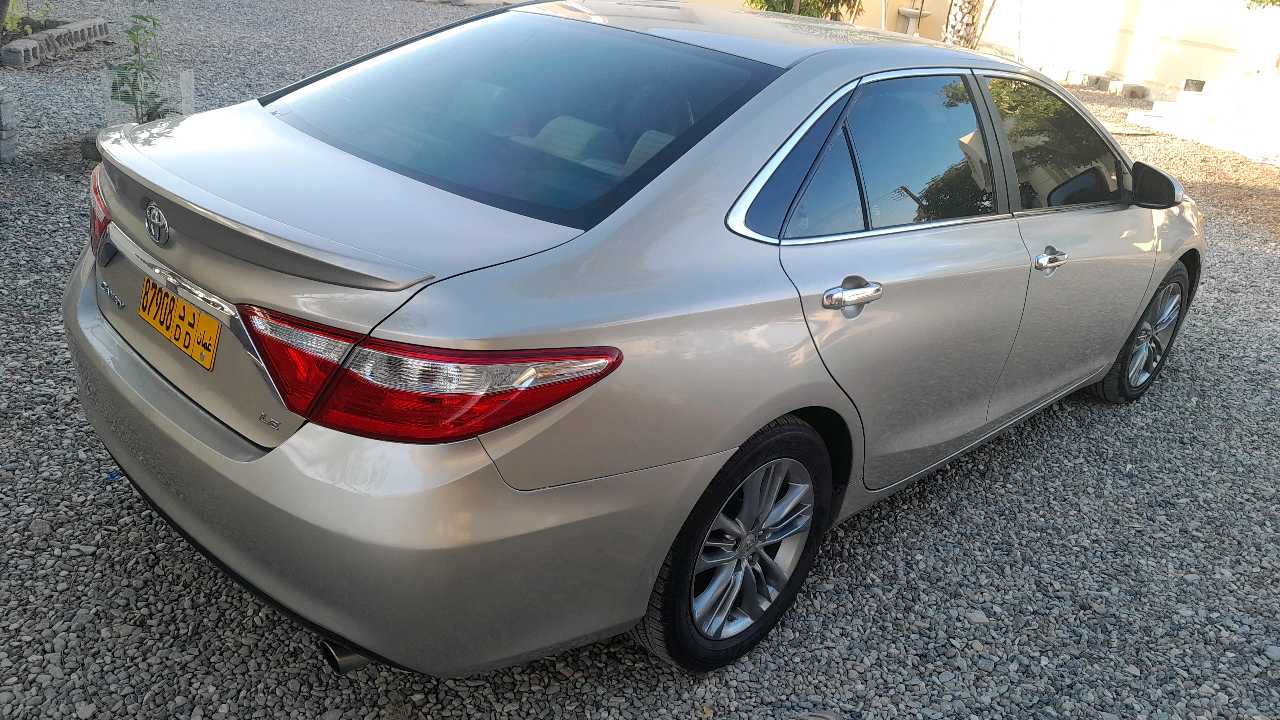 Car Image 2015 TOYOTA CAMRY LE