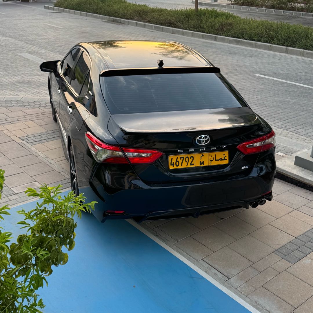 Car Image 2018 TOYOTA CAMRY SE