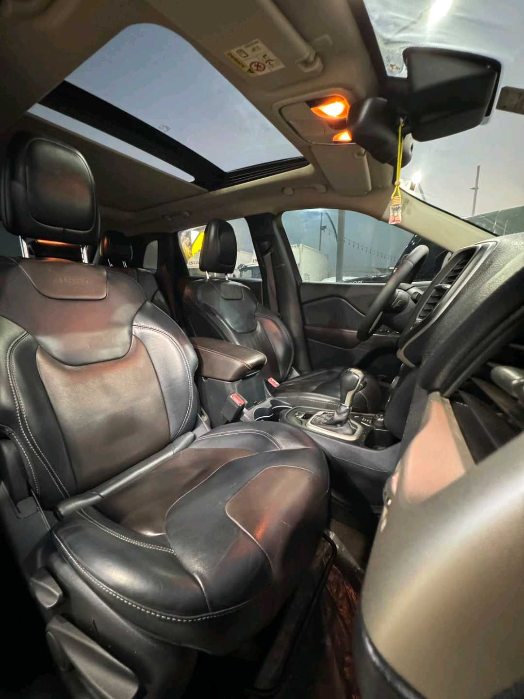 Car Image 2016 JEEP CHEROKEE 