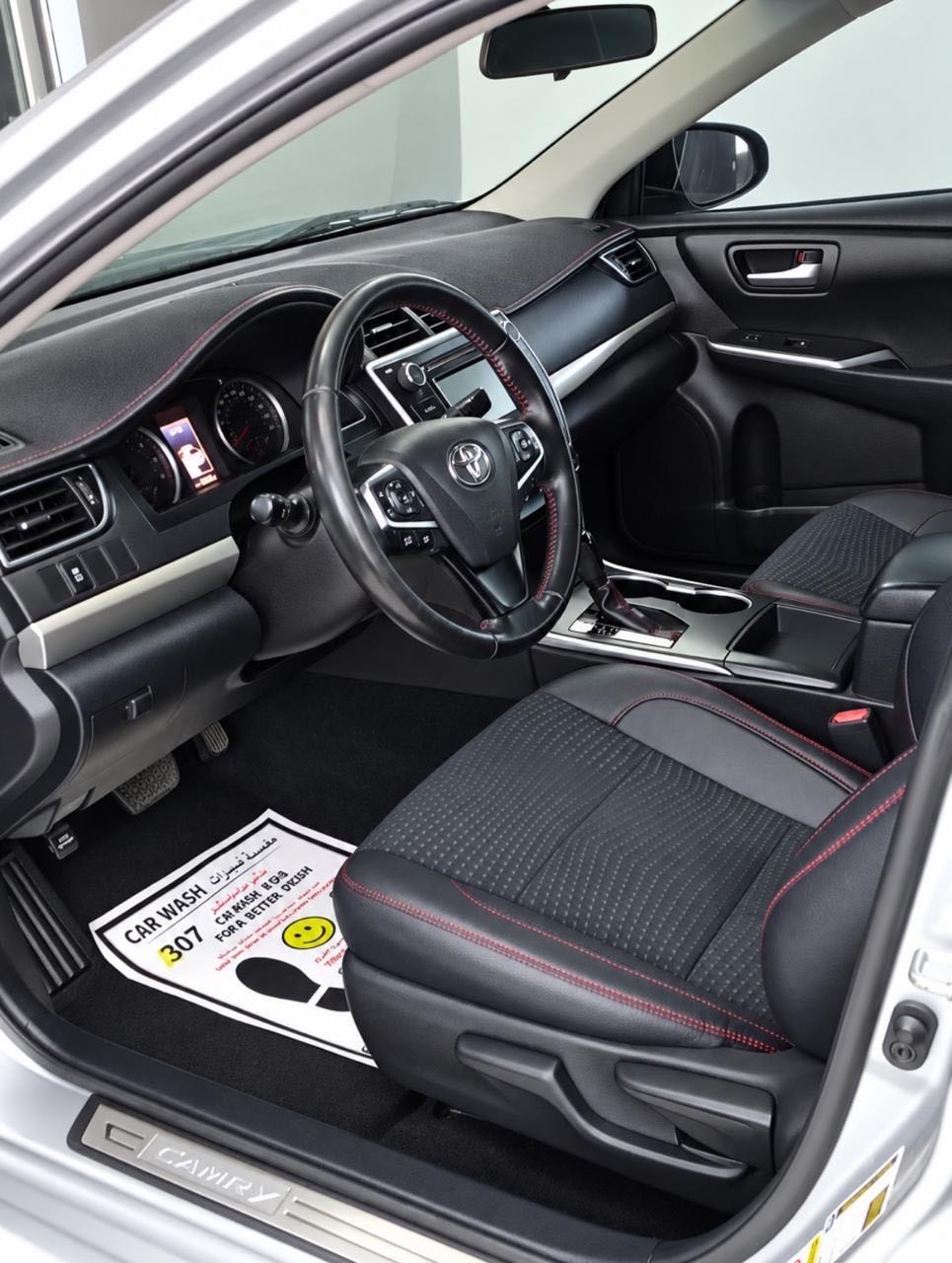 Car Image 2015 TOYOTA CAMRY SE