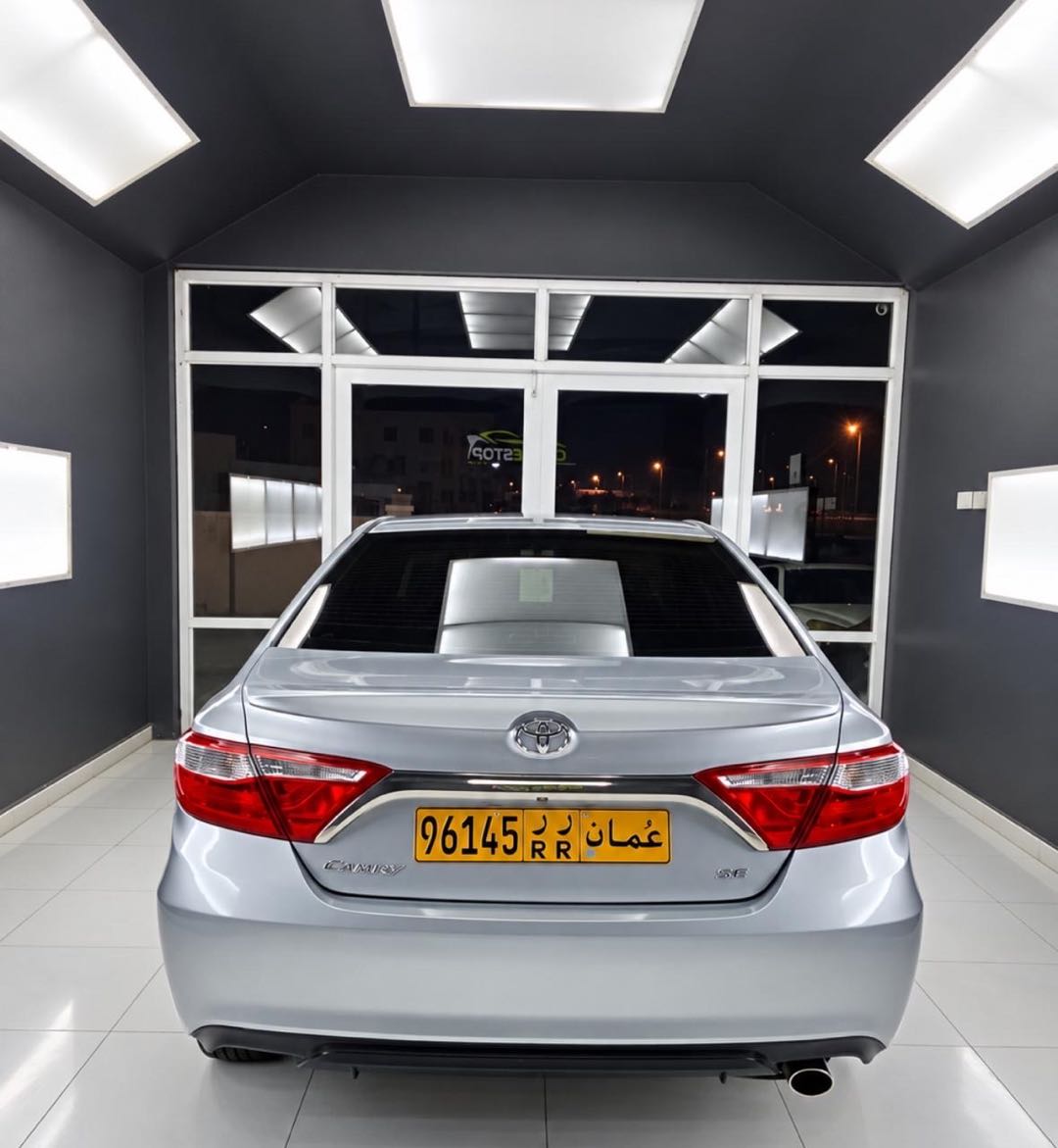 Car Image 2015 TOYOTA CAMRY SE