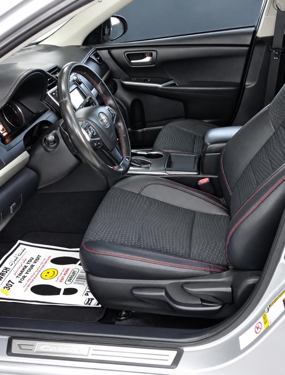 Car Image 2015 TOYOTA CAMRY SE