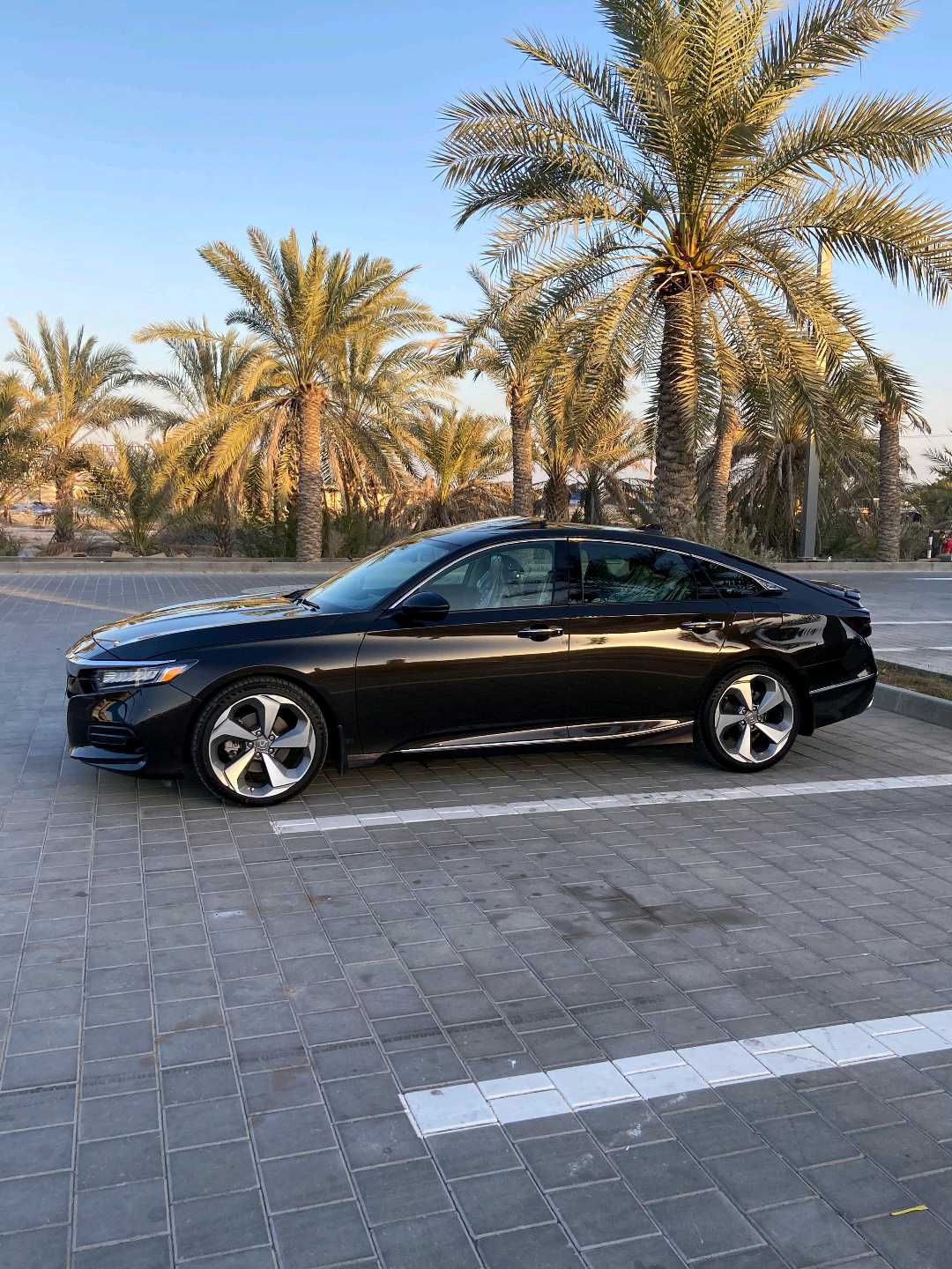 Car Image 2018 HONDA ACCORD TOURING