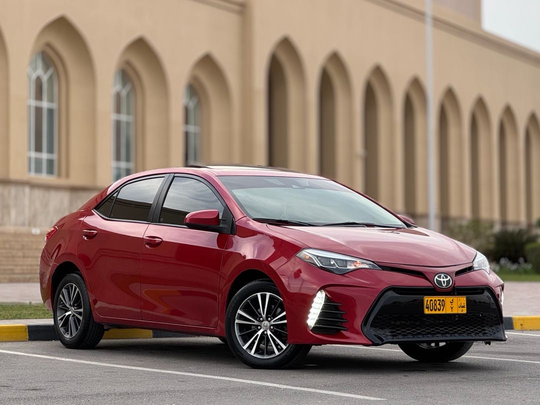 Car Image 2017 TOYOTA COROLLA LE