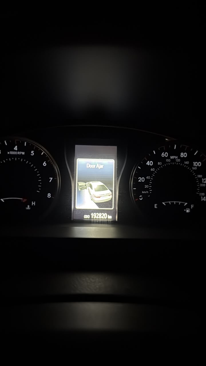 Car Image 2016 TOYOTA CAMRY XSE