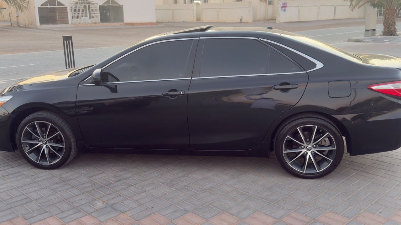 Car Image 2016 TOYOTA CAMRY XSE