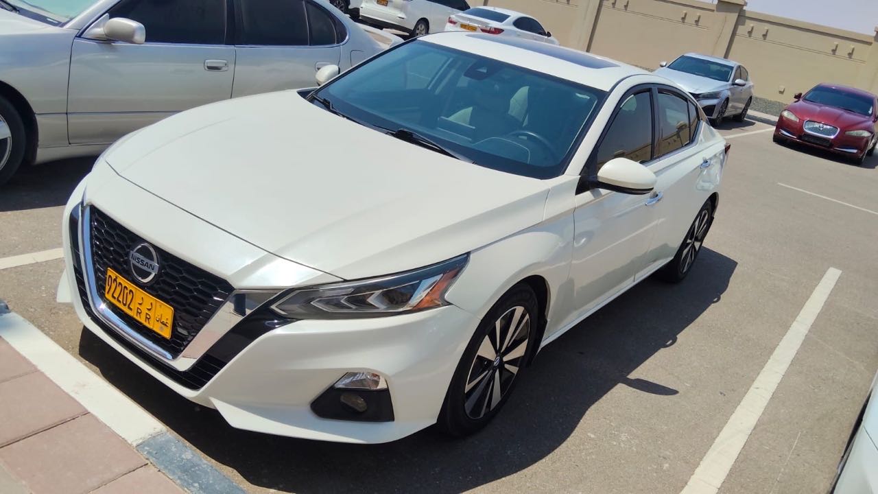 Car Image 2019 NISSAN ALTIMA SV