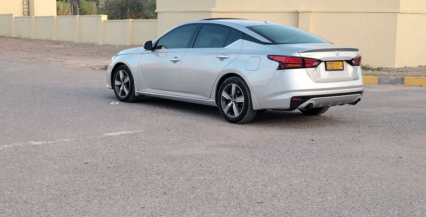 Car Image 2019 NISSAN ALTIMA SV