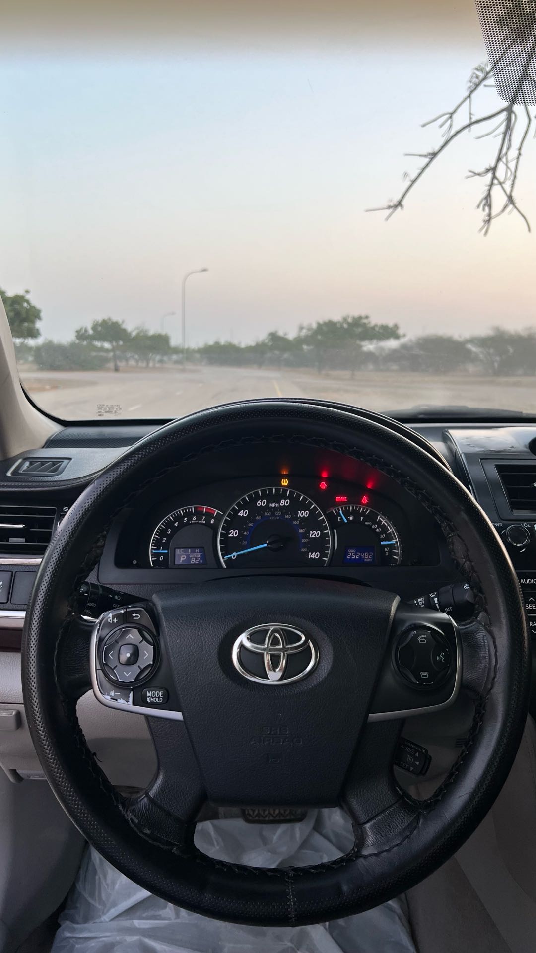 Car Image 2012 TOYOTA CAMRY XLE