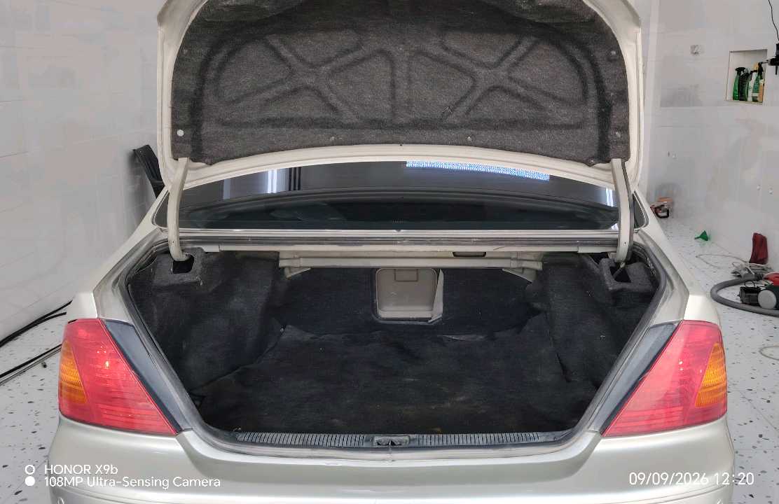 Car Image 2000 TOYOTA AVALON XL