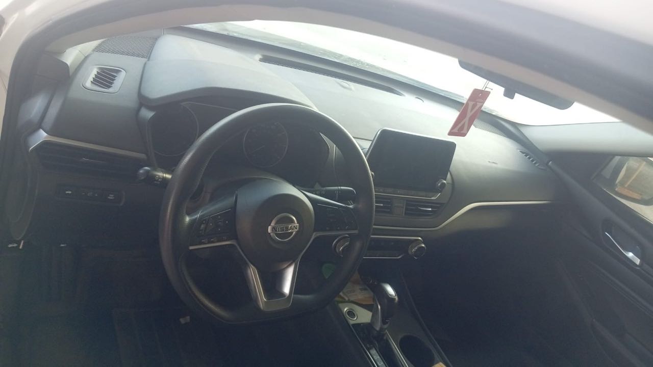 Car Image 2019 NISSAN ALTIMA SV