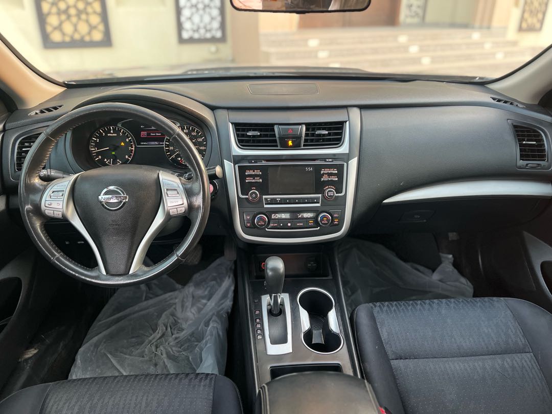 Car Image 2017 NISSAN ALTIMA SV