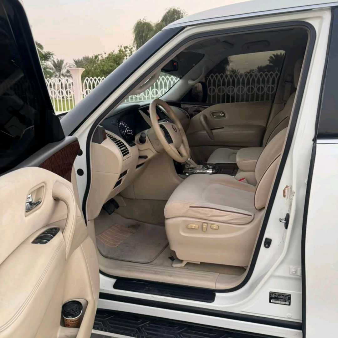 Car Image 2015 NISSAN PATROL LE