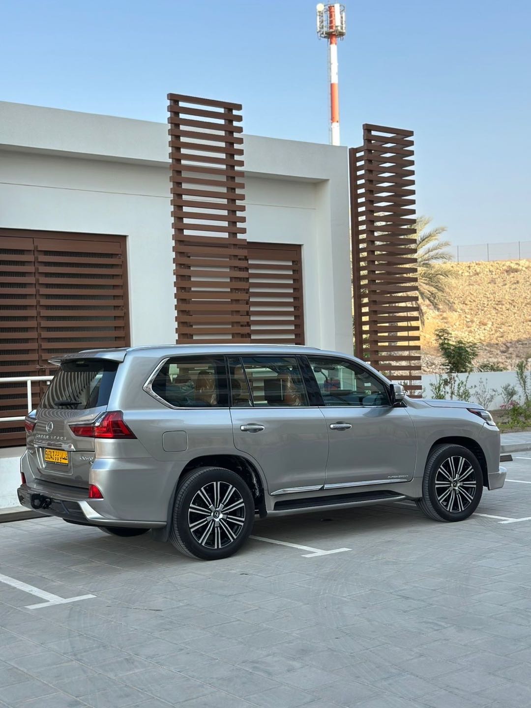 Car Image 2018 LEXUS LX 570