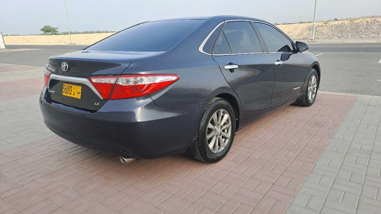 Car Image 2015 TOYOTA CAMRY LE